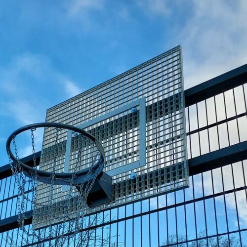 Antivandaal basketbalring met antivandaal basketbalbord. De ultieme duurzaamheid